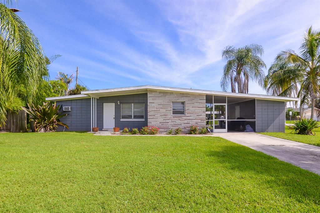 Photo of 768 Lomas Street N, Port Saint Lucie, FL 34952 (MLS # R10742342)