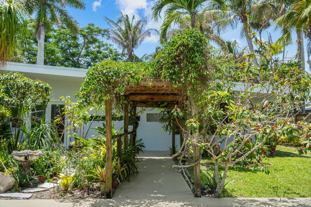 Photo of 505 SW North Carolina Drive, Stuart, FL 34994 (MLS # B26052235)