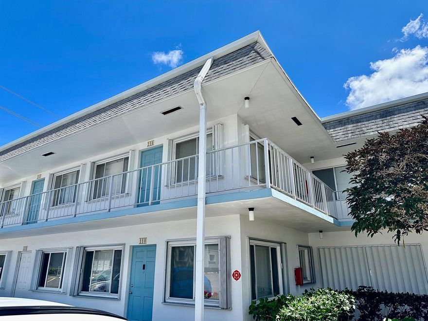 Really nice 1/1 condo on top floor of two story building. Very light & bright with windows at the front, back, and side! Beautiful tile flooring throughout. Patio. Accordion storm shutters. Beautiful Lake Osborne is right across the street with it's walking path and views of wildlife and boaters. A great location for sure! Murry Hill has fabulous social amenities as well: large pool, clubhouse auditorium, area for grilling, shuffleboard, billiard room, exercise rooms,  pickleball court, and even ping pong! Plus meeting rooms for arts & crafts, a wood shop, and even a library. This condo and community have much to offer!