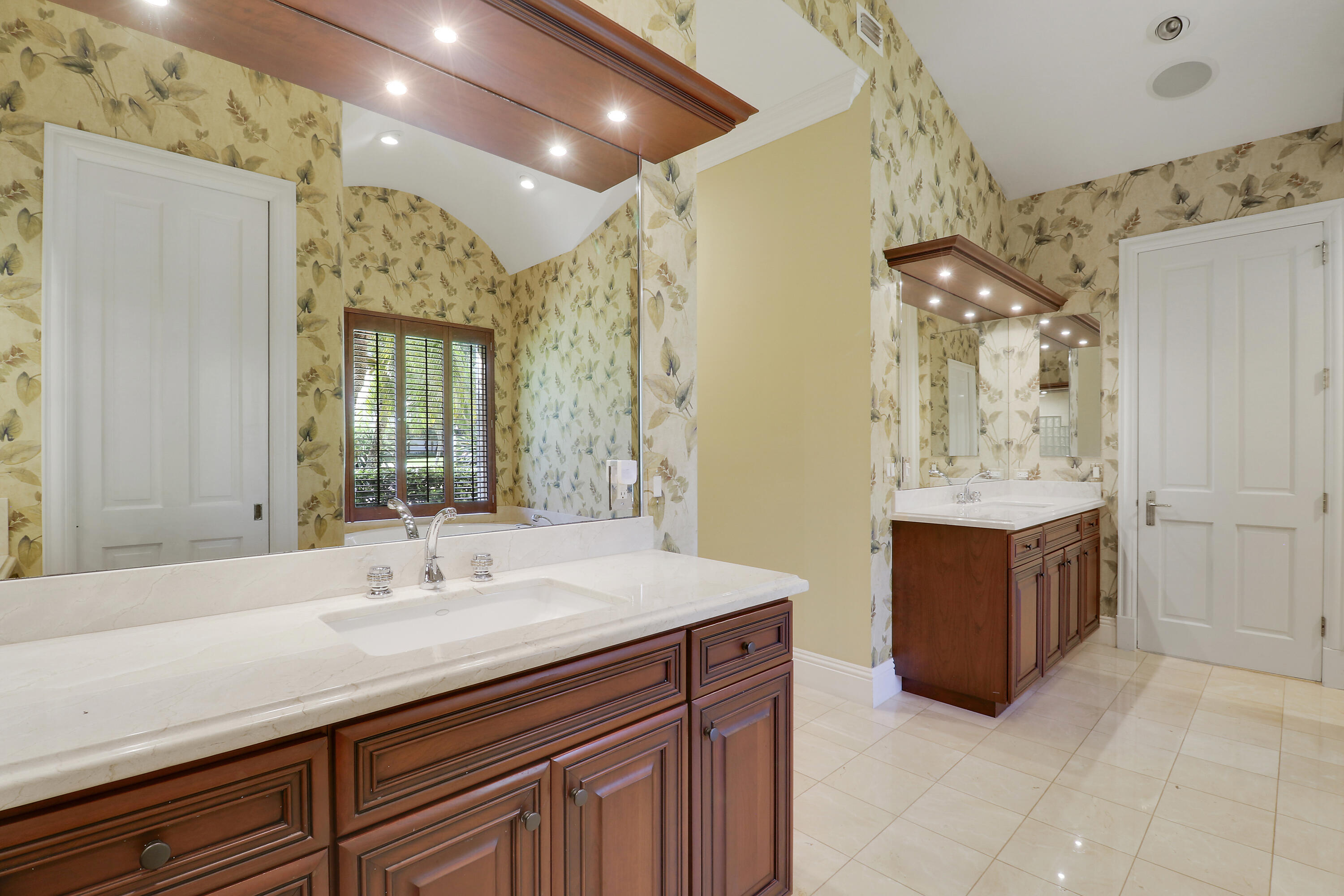 ADMIRALS COVE PAR C - Residential
