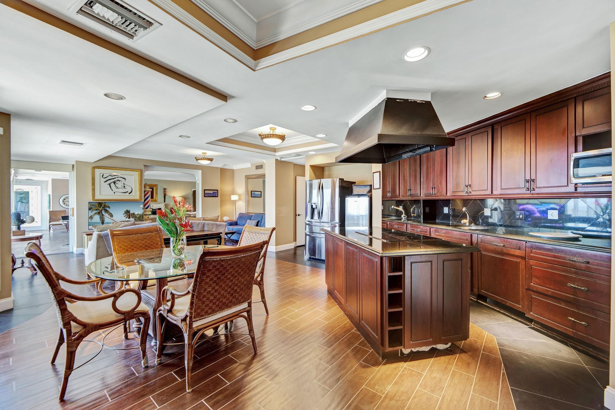 Venetian Condominium - Residential