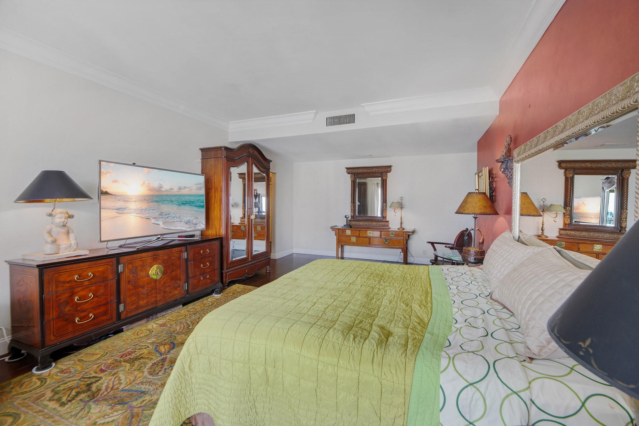 Venetian Condominium - Residential