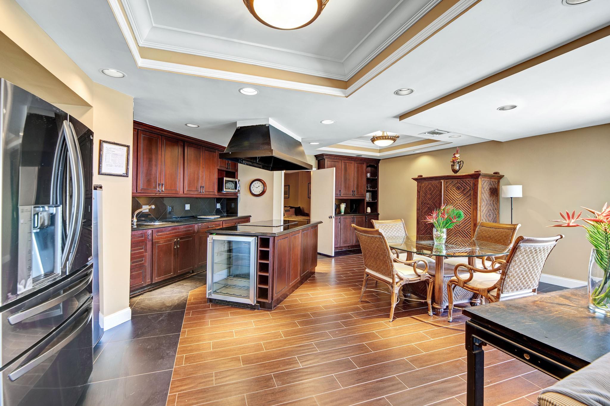 Venetian Condominium - Residential