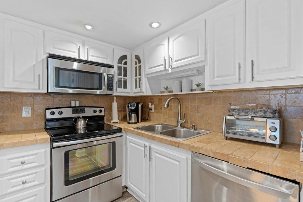 Photo of 122 Waterford F, Delray Beach, FL 33446 (MLS # R11089185)