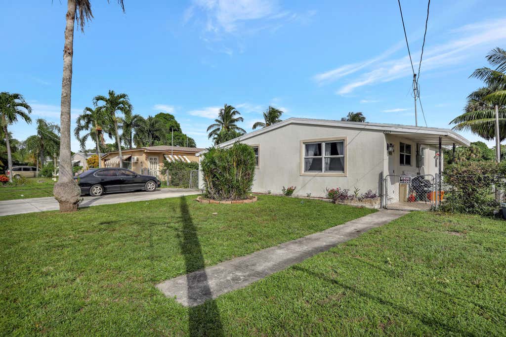 Photo of 6113 SW 1st Street, Margate, FL 33068 (MLS # R10927348)