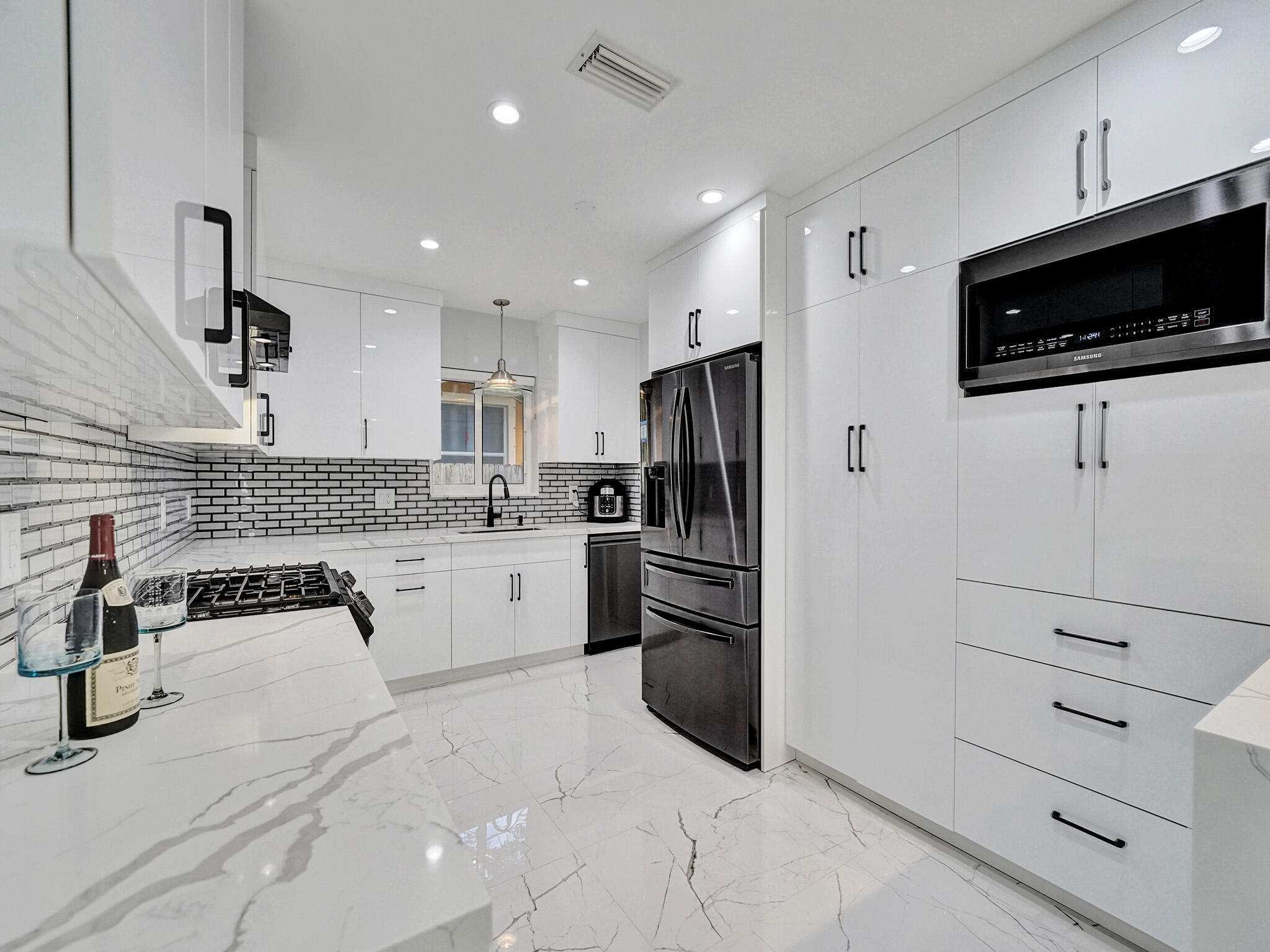 HILLSBORO SHORES SEC - Residential