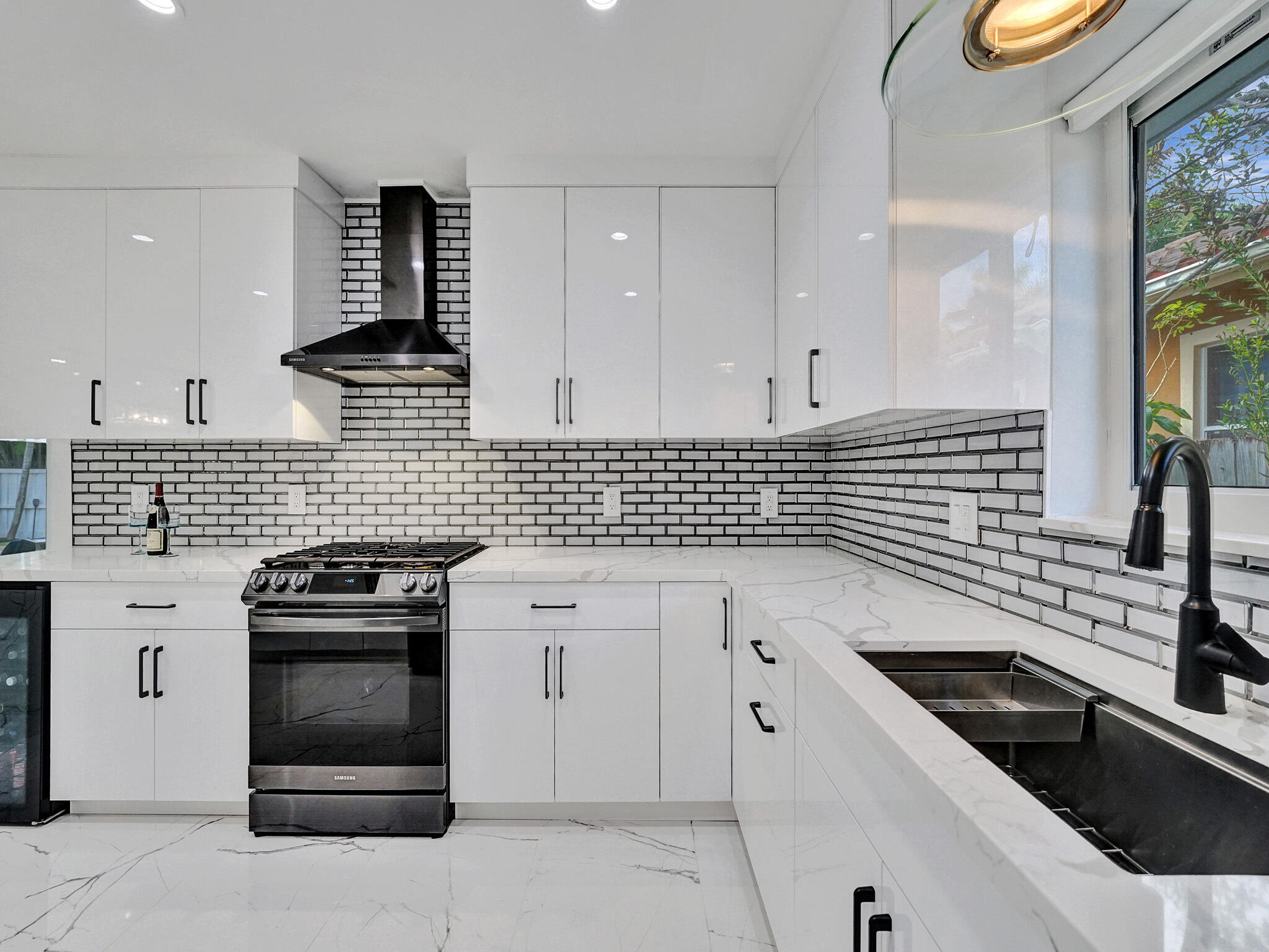 HILLSBORO SHORES SEC - Residential