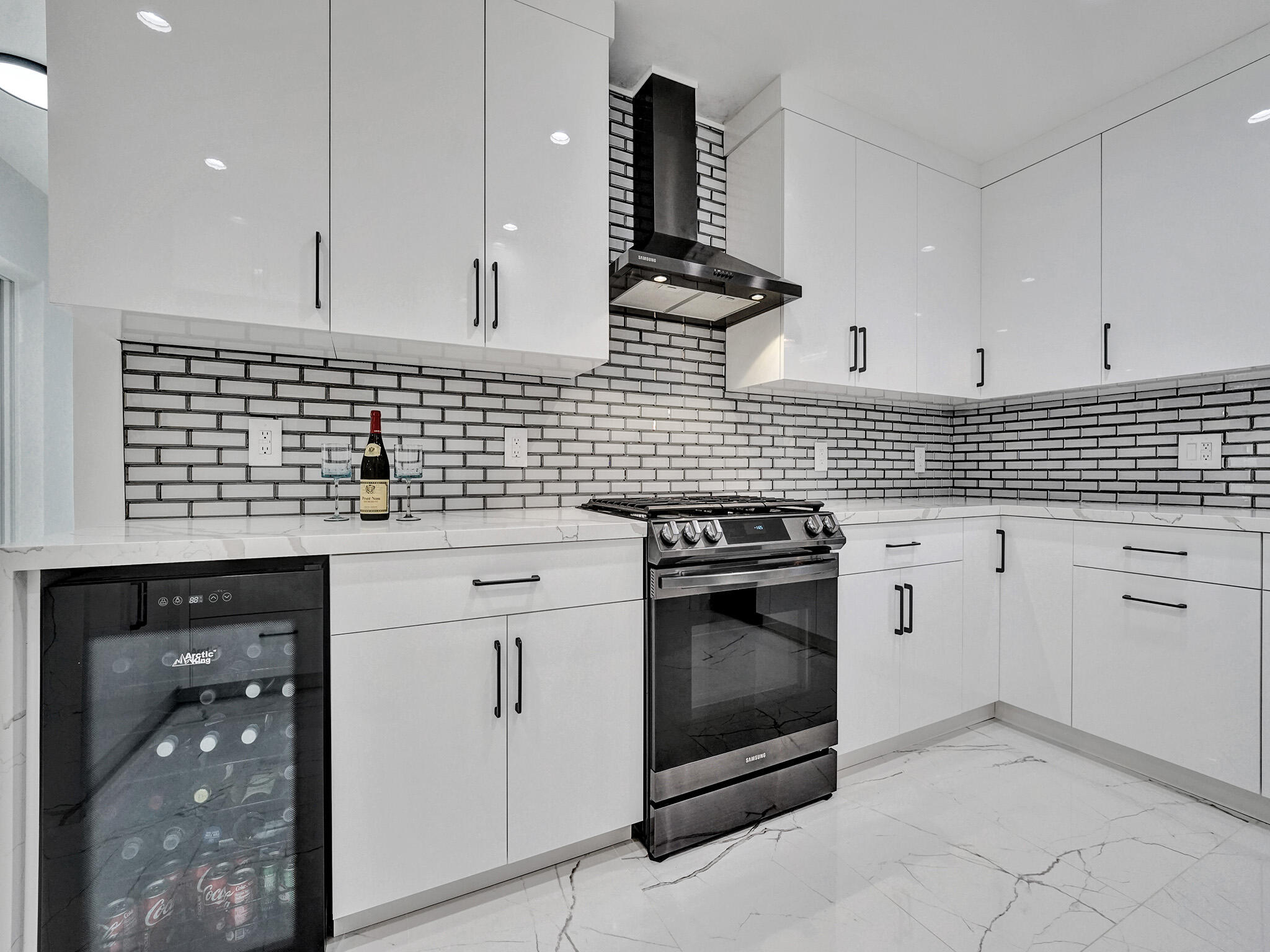 HILLSBORO SHORES SEC - Residential