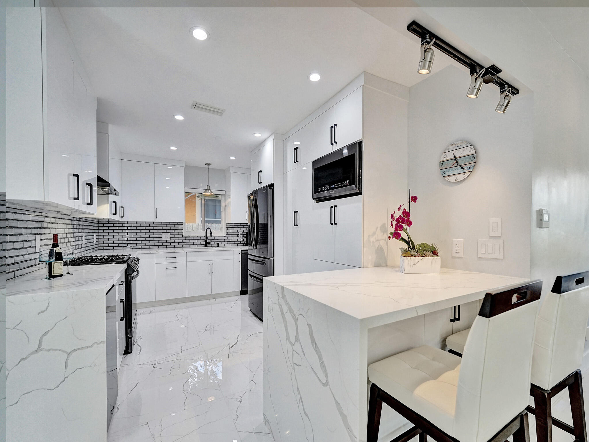 HILLSBORO SHORES SEC - Residential