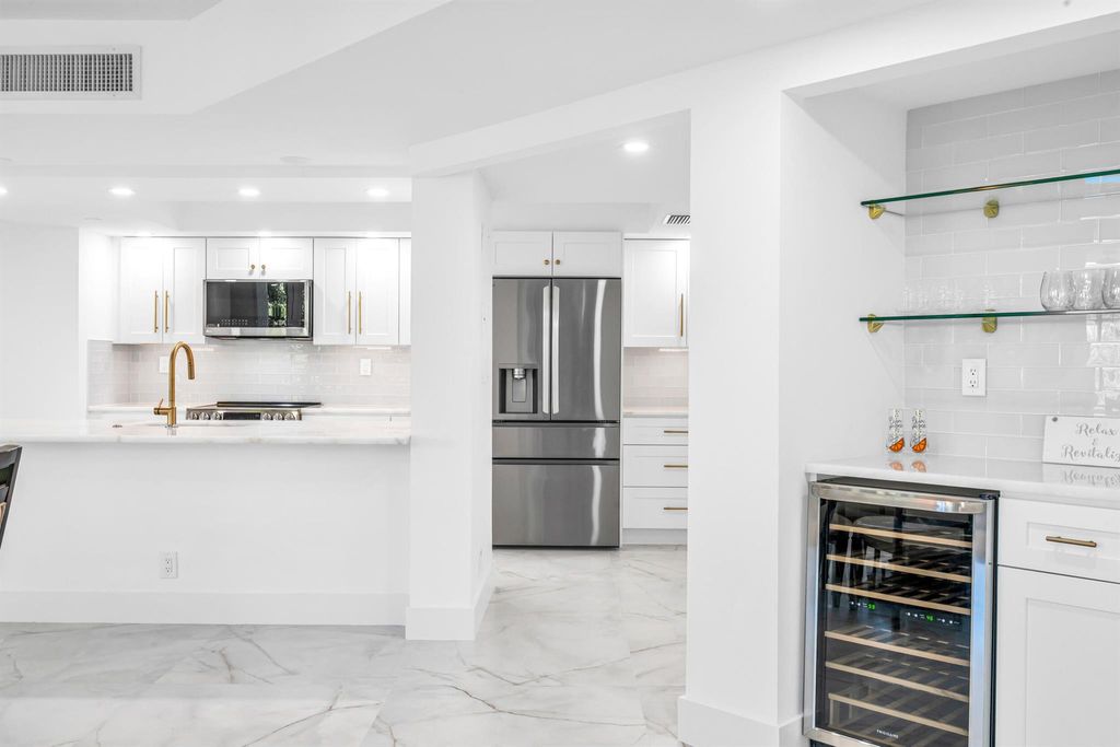 Photo of 100 SE 5th Avenue #304, Boca Raton, FL 33432 (MLS # R11149589)