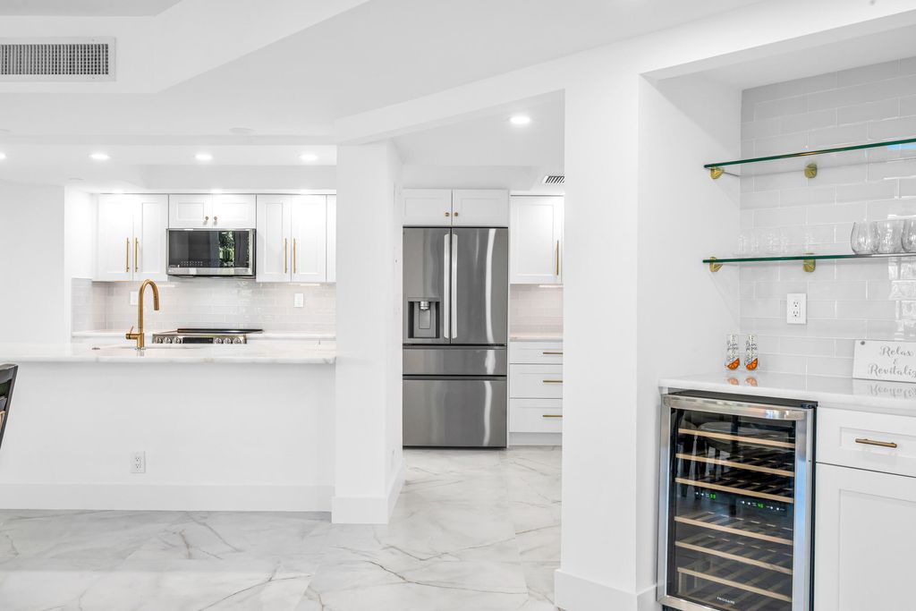 Photo of 100 SE 5th Avenue #304, Boca Raton, FL 33432 (MLS # R11149589)