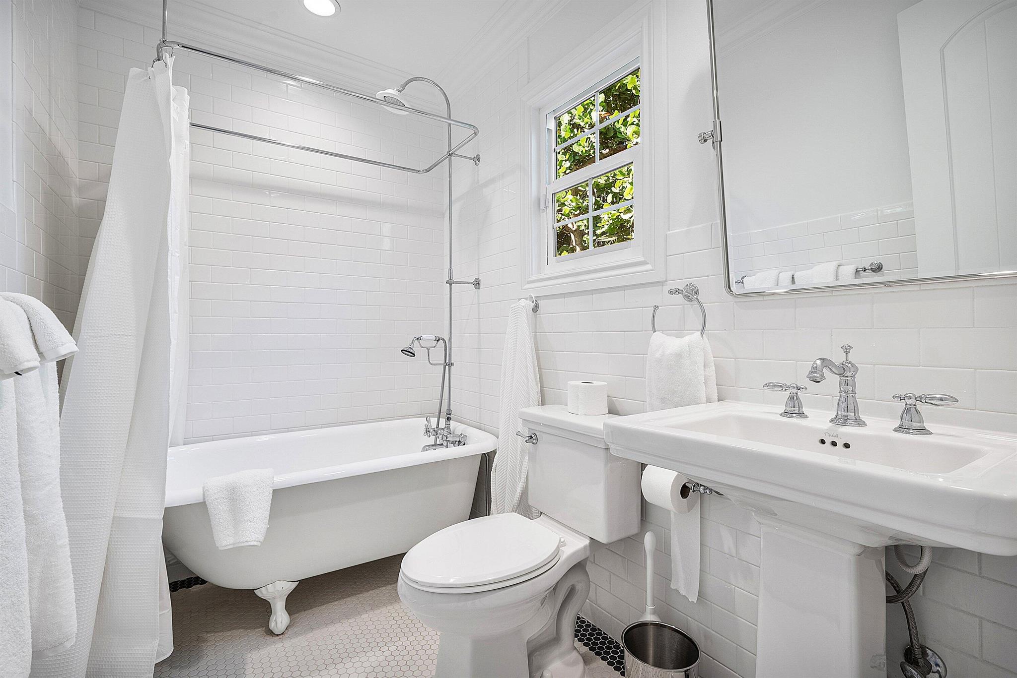 GULFSTREAM PROPERTIES - Residential