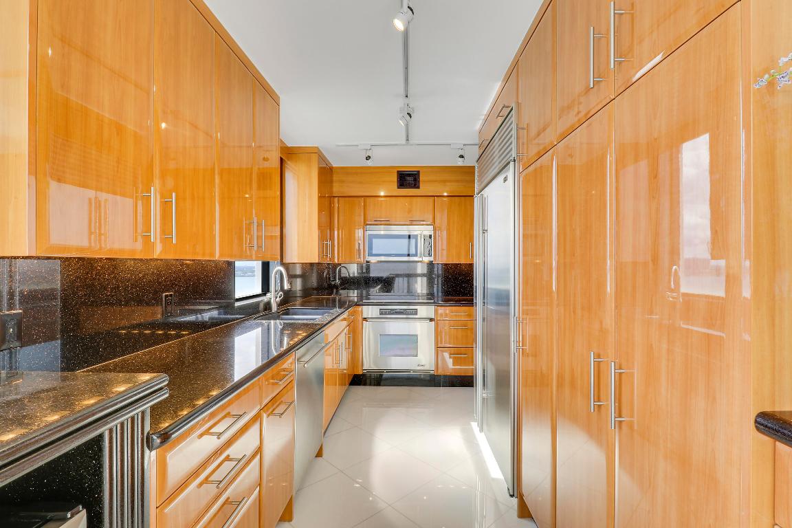 5380 N Ocean Drive 20b