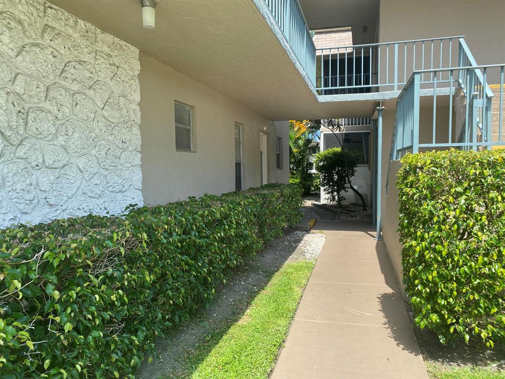 For sale in a 55 + retirement community a1 extra large Bedroom, 1.5 Bathrooms corner condo located on the 1st. floor, Central Air, ceramic tiles. close to Oxfod pool, common laundry. Must see. You will enjoy a theater on premises, many pools, state of the art gym, courtesy bus service, tennis, bocci, pharmacy, beauty shop, medical facilities on the grounds and much more. Close proximity to PBI airport, downtown West Palm Beach, restaurants and beaches.