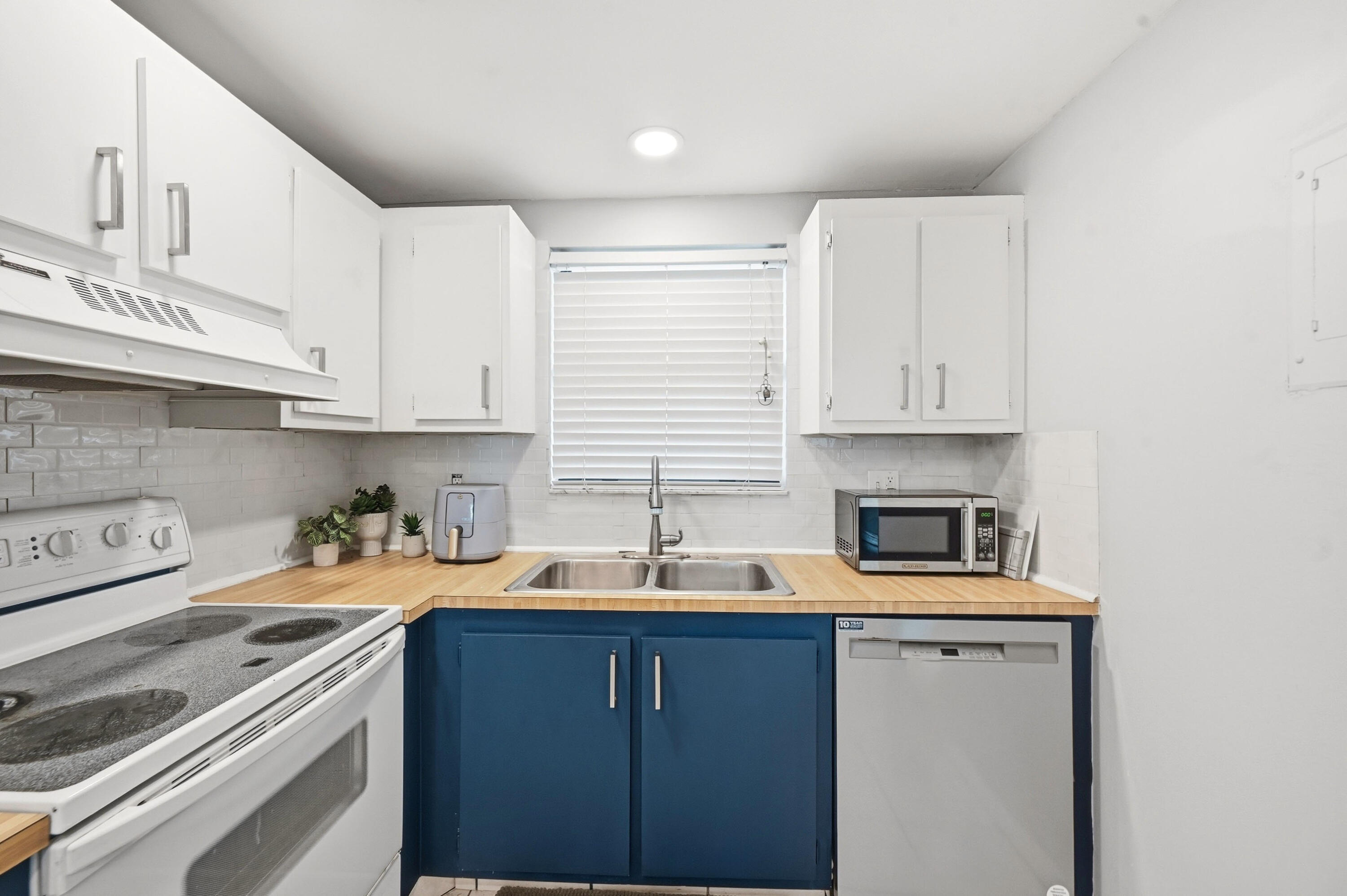 VENETIAN TERRACE CONDO - Residential Lease