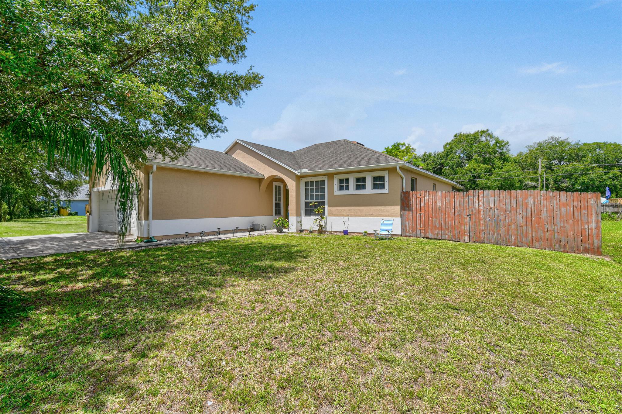 8365 104th Court, Vero Beach, FL, 32967/$329,900 3 8365 104th Court