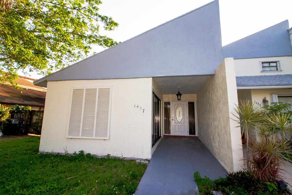 Photo of 1437 White Pine Drive N, Wellington, FL 33414 (MLS # R10890427)