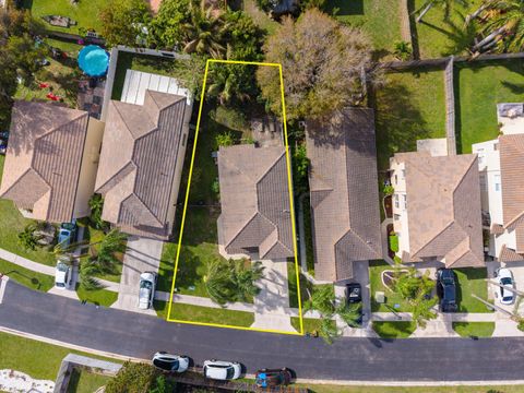 Tiny photo for 6824 Long Key Street, Lake Worth, FL 33467 (MLS # B26012082)