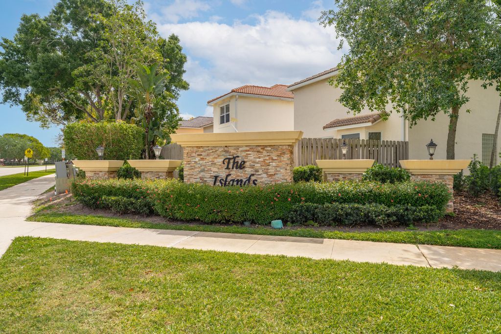 Photo of 6824 Long Key Street, Lake Worth, FL 33467 (MLS # B26012082)