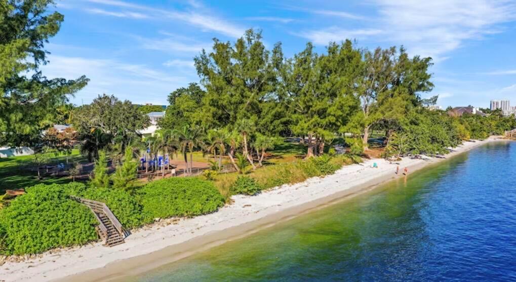 NORTH PALM BEACH VILLAGE - Residential