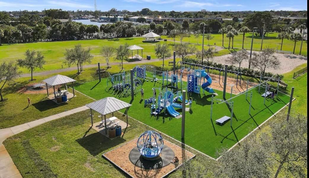NORTH PALM BEACH VILLAGE - Residential