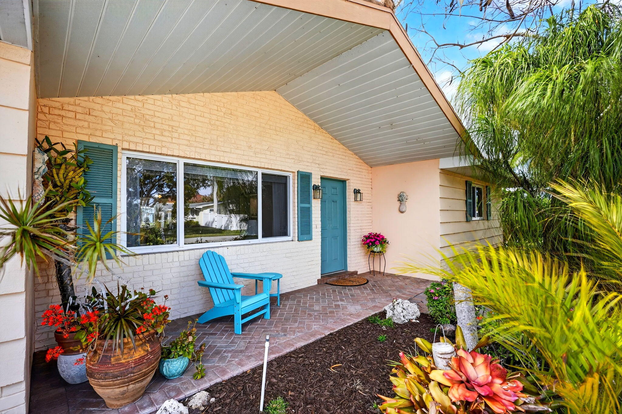 150 SW Beachway Avenue