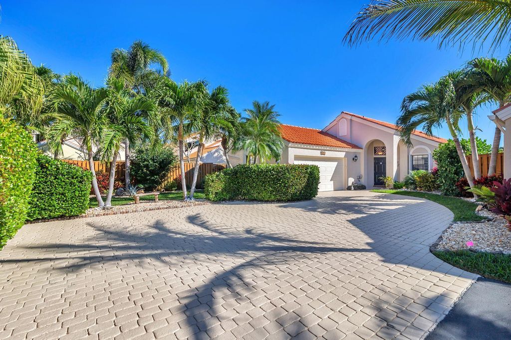 Photo of 2657 La Lique Circle, Palm Beach Gardens, FL 33410 (MLS # R10866553)