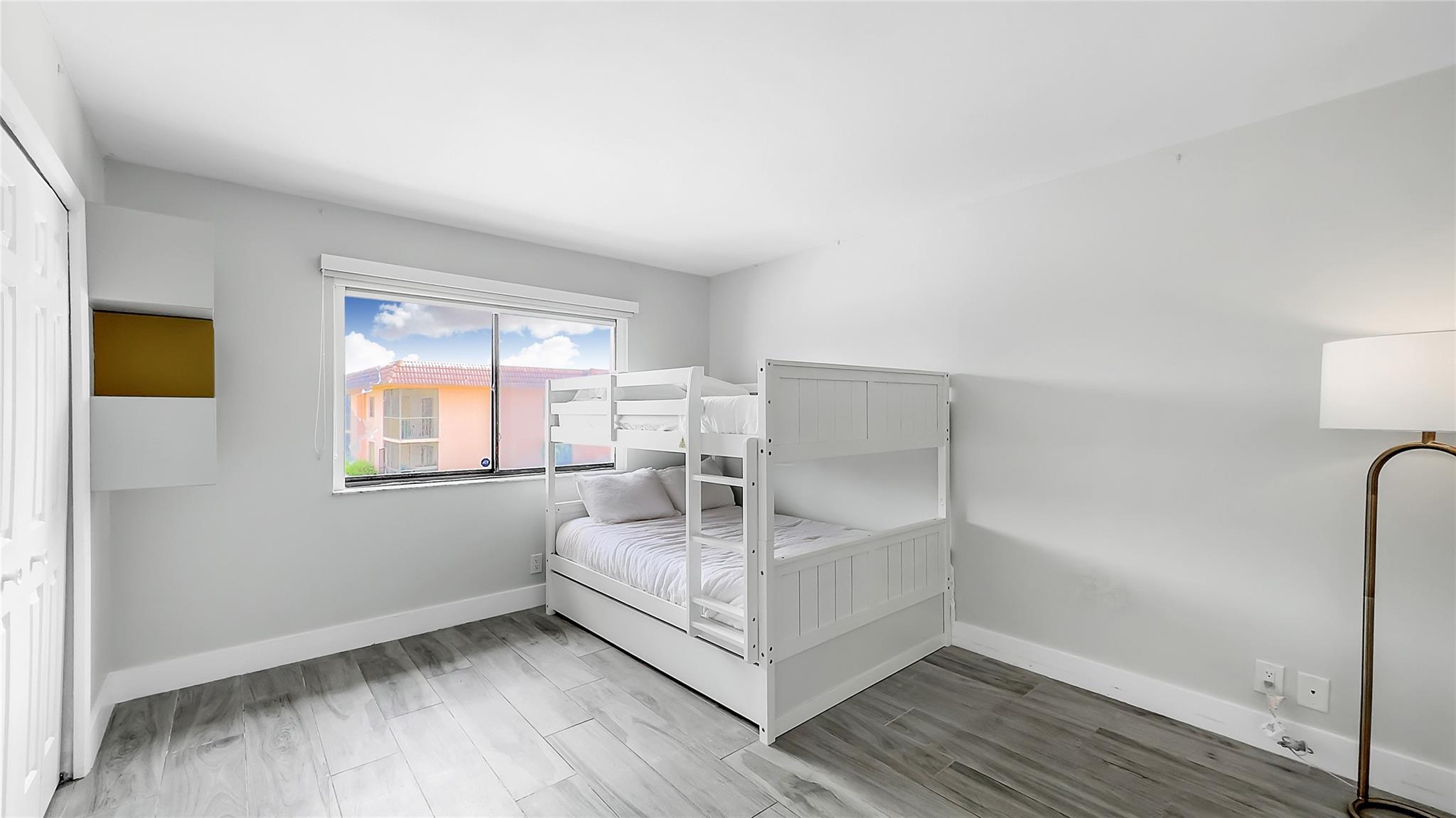 Racquet Club Apts At - Residential Lease