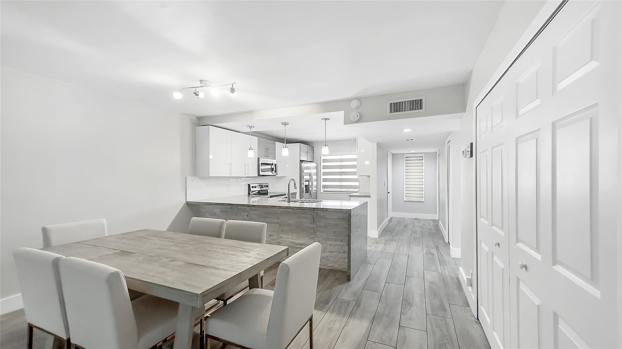 Racquet Club Apts At - Residential Lease