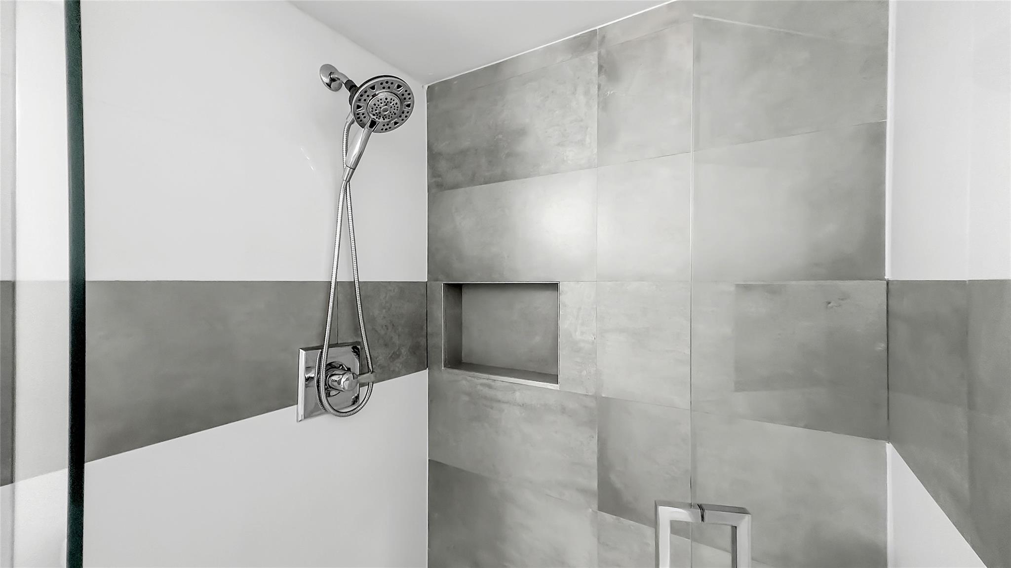 Racquet Club Apts At - Residential Lease