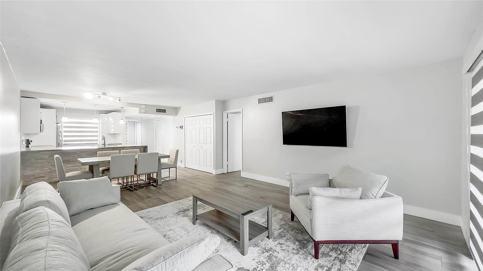 Racquet Club Apts At - Residential Lease