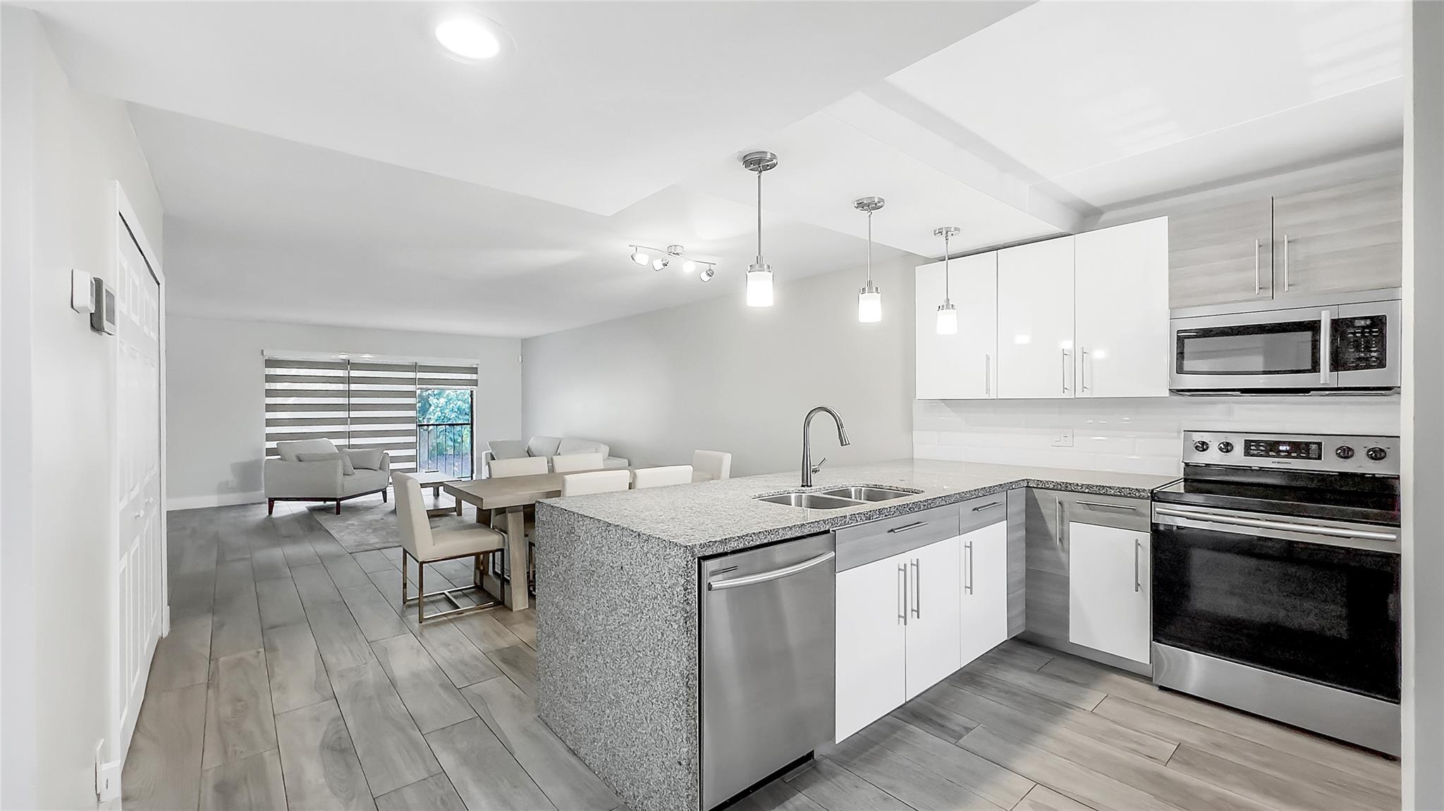 Racquet Club Apts At - Residential Lease