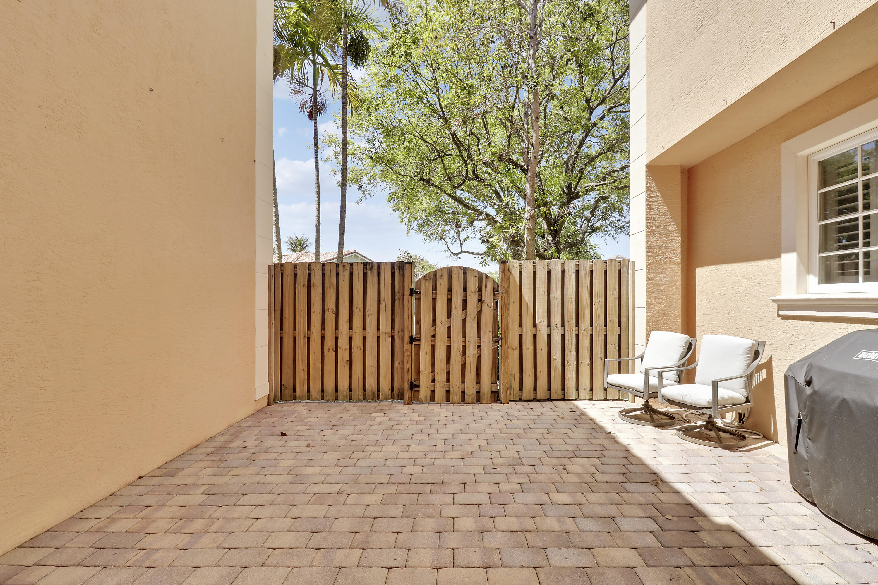 CANTERBURY PLACE - Residential