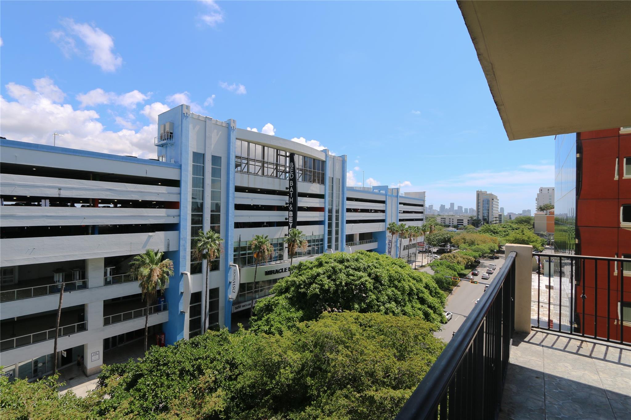 Prime Location with City Views! Welcome to Emerald Plaza! This beautifully maintained condo offers stunning views of the city and an unbeatable location just minutes from Miracle Mile, Downtown, and Coral Gables. Enjoy stainless steel appliances, fresh paint, and tile flooring throughout. The unit features an in-unit washer and dryer for your convenience and includes one assigned parking space. Rent covers water, garbage, and basic cable.
Super clean and in excellent condition — move-in ready! Walk to local restaurants, shopping, and public transportation. Fast association approval makes this a must-see opportunity!