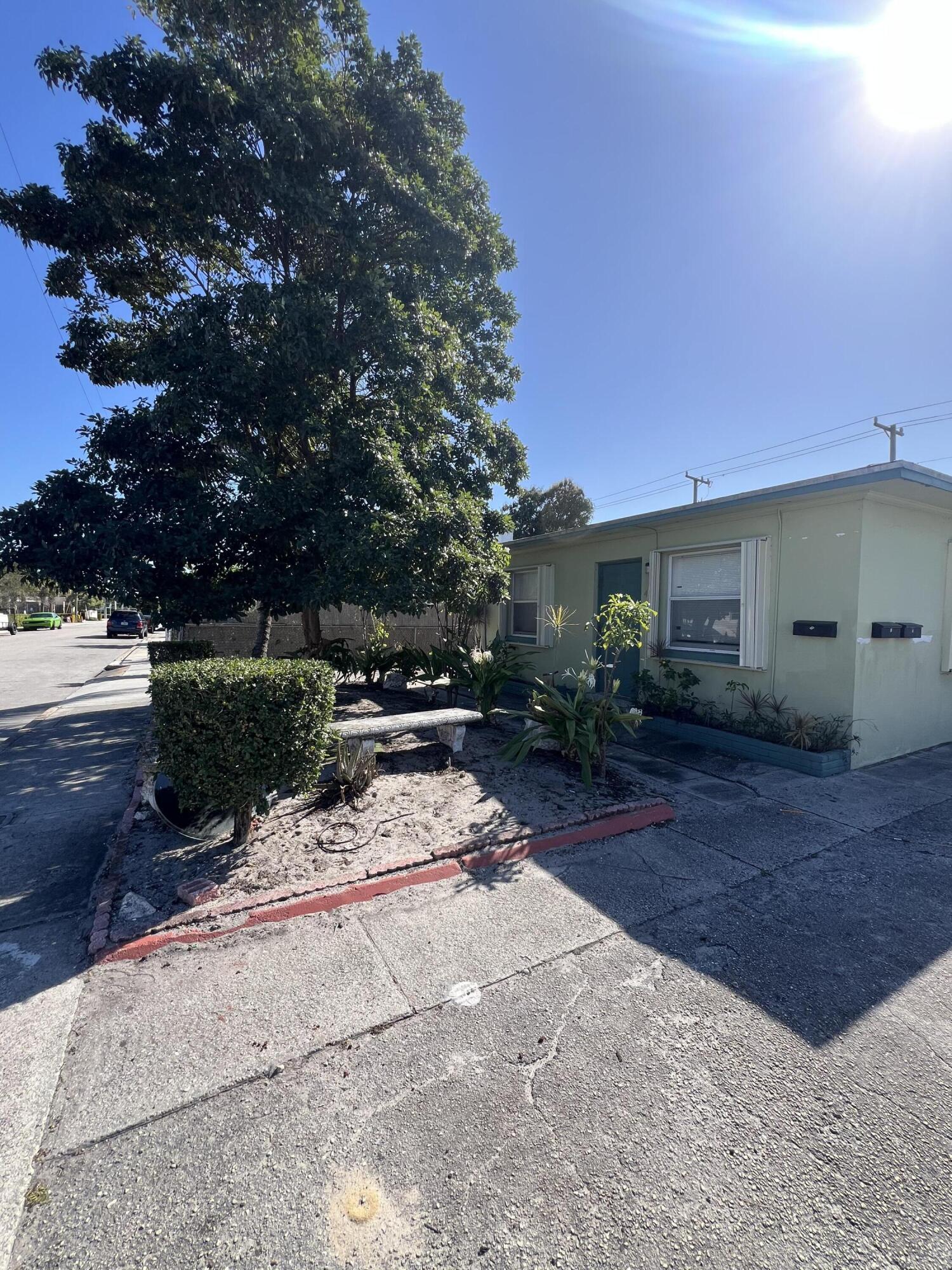 ESTATES OF SOUTH PALM BEACH - Residential Lease