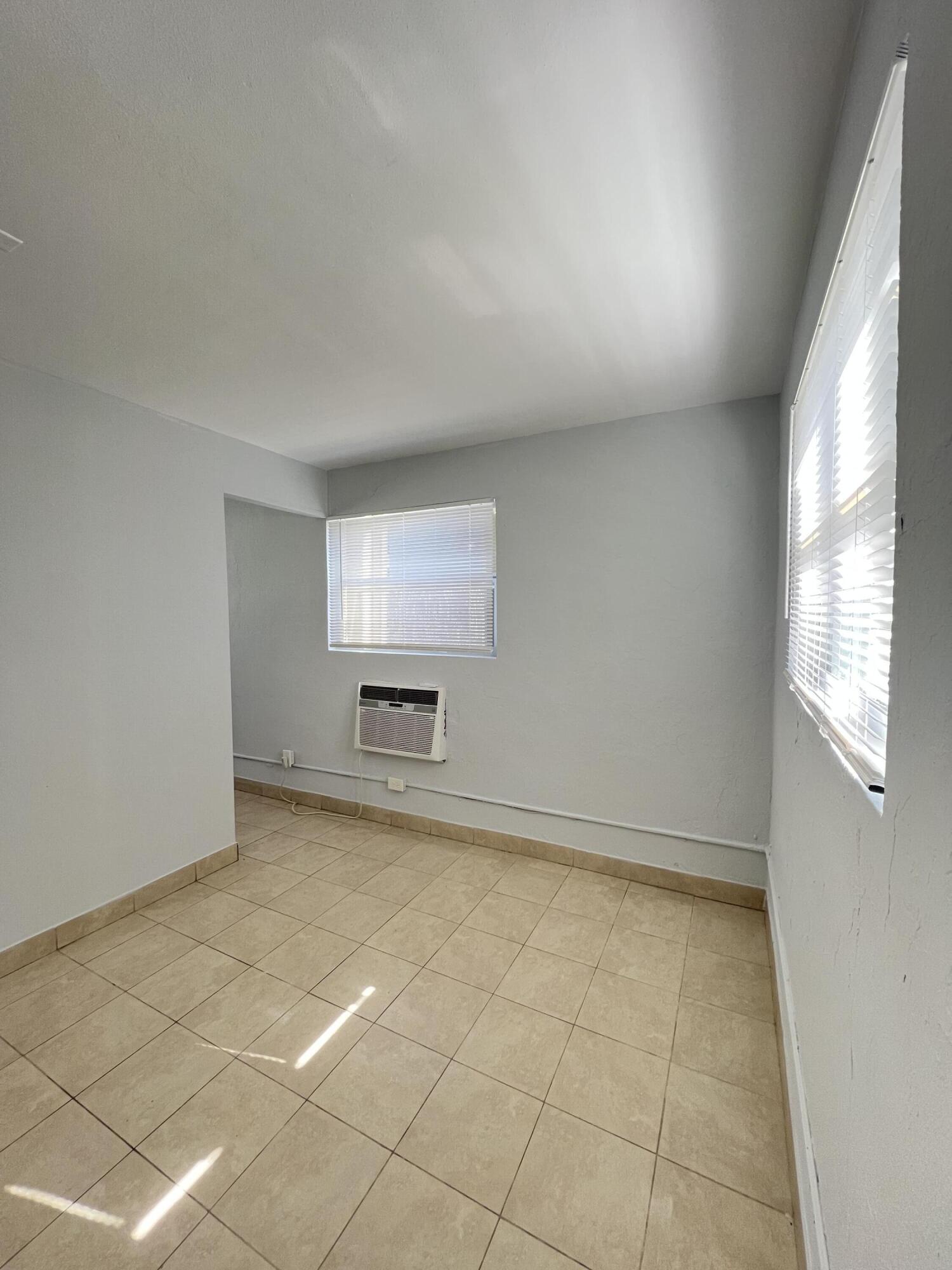 ESTATES OF SOUTH PALM BEACH - Residential Lease