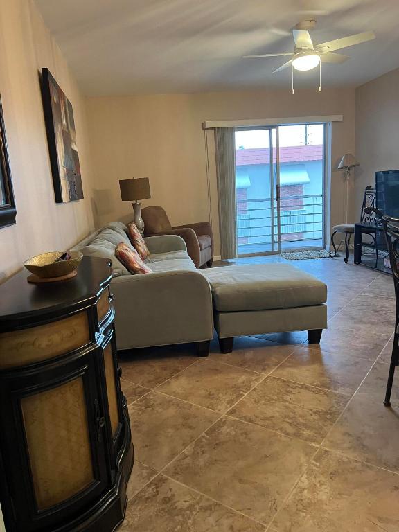 EVERETT ARMS NO 3 CONDO - Residential Lease