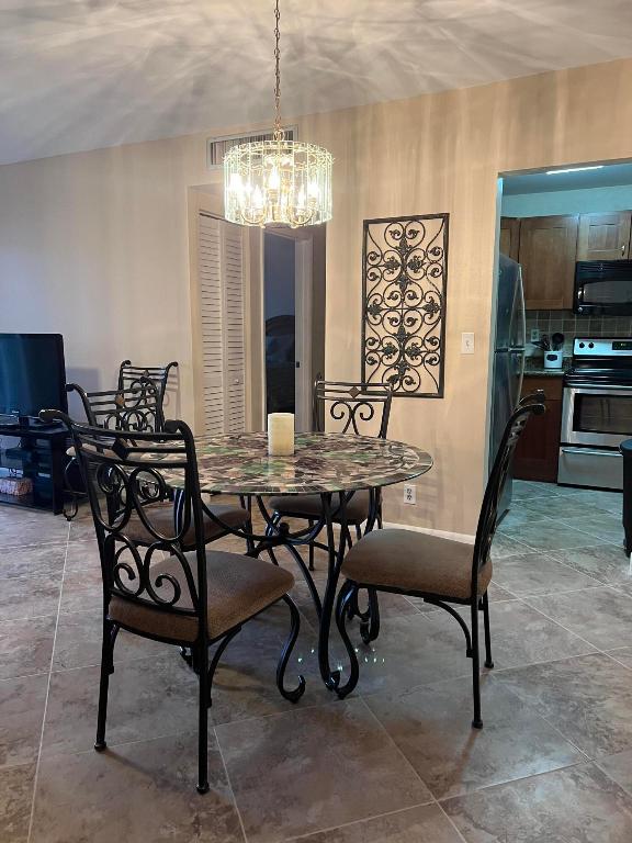 EVERETT ARMS NO 3 CONDO - Residential Lease