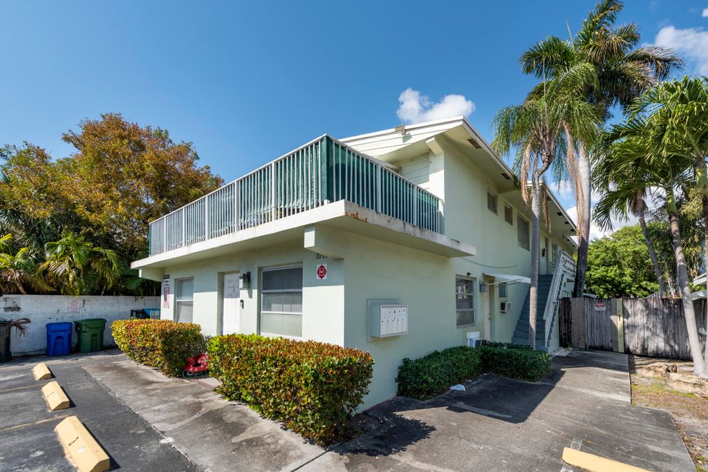 Photo of 1015 NE 9th Avenue #2, Fort Lauderdale, FL 33304 (MLS # B26011823)