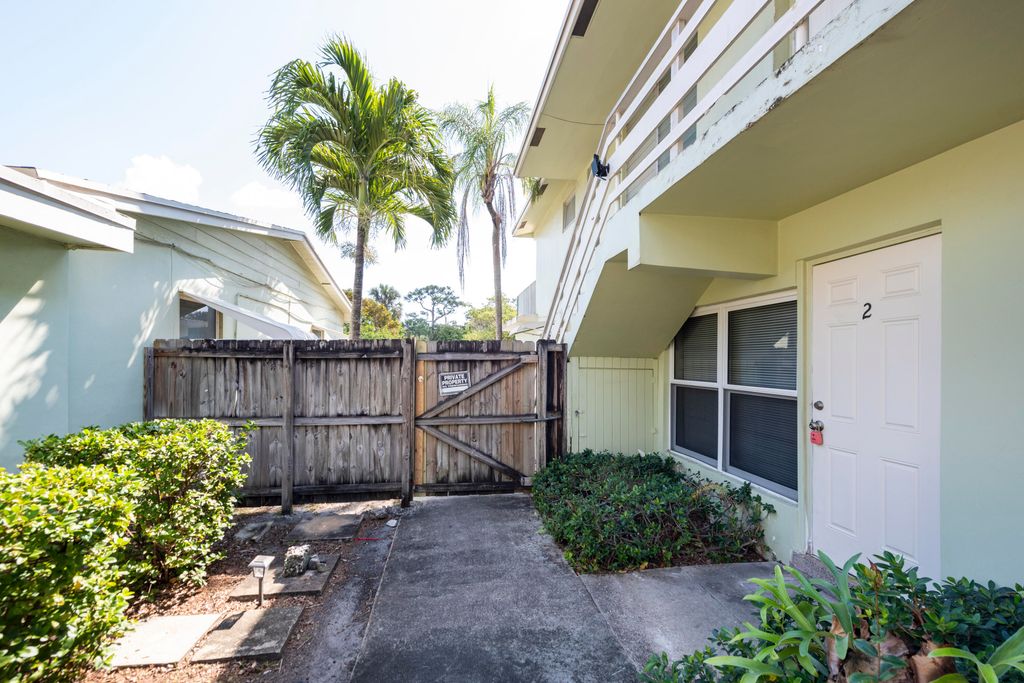 Photo of 1015 NE 9th Avenue #2, Fort Lauderdale, FL 33304 (MLS # B26011823)