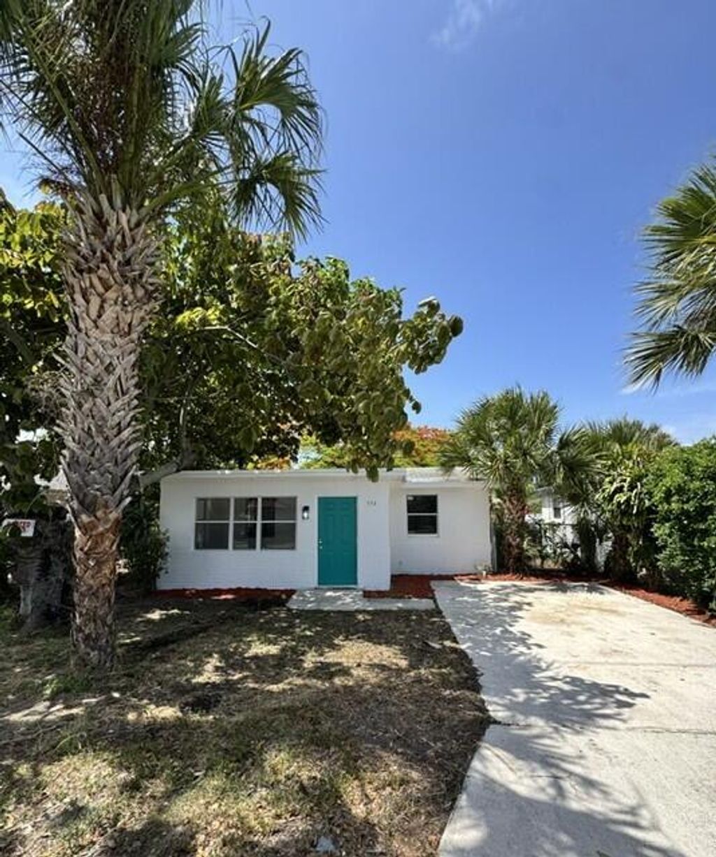 Photo of 554 W 1st Street, Riviera Beach, FL 33404 (MLS # B26033720)