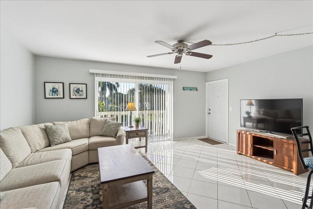 Photo of 95 North Blvd #2B, Boynton Beach, FL 33435 (MLS # F10537301)