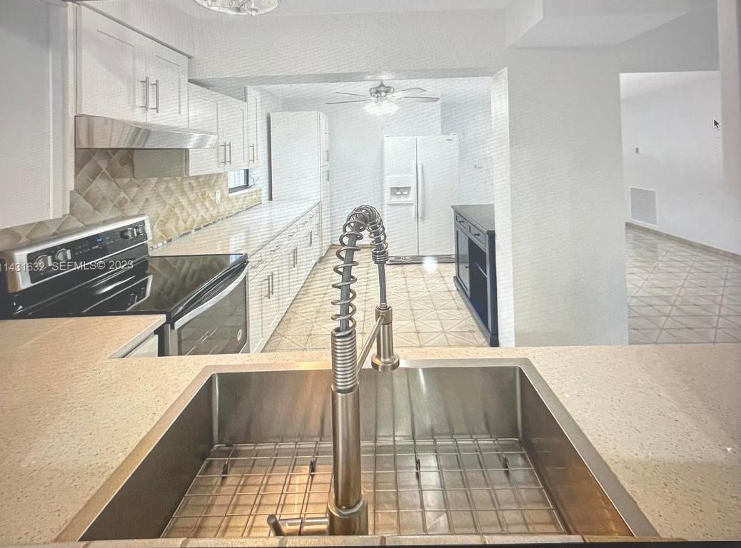 3813 NE 16th Terrace