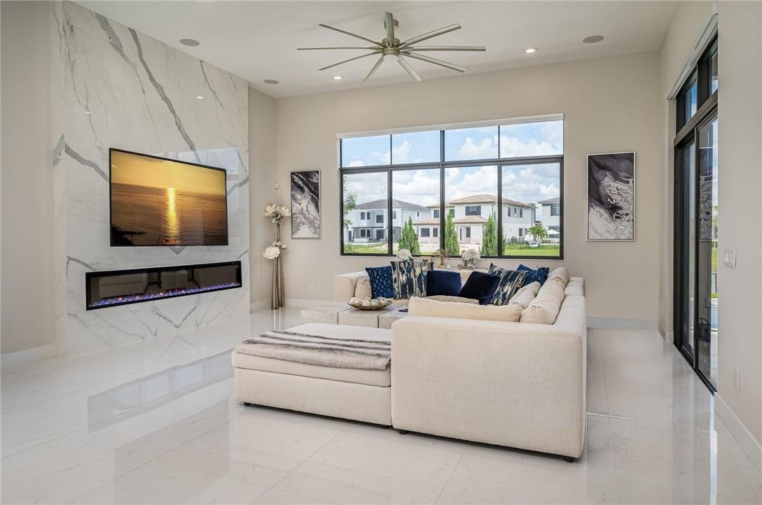 CASCATA AT MIRALAGO - Residential