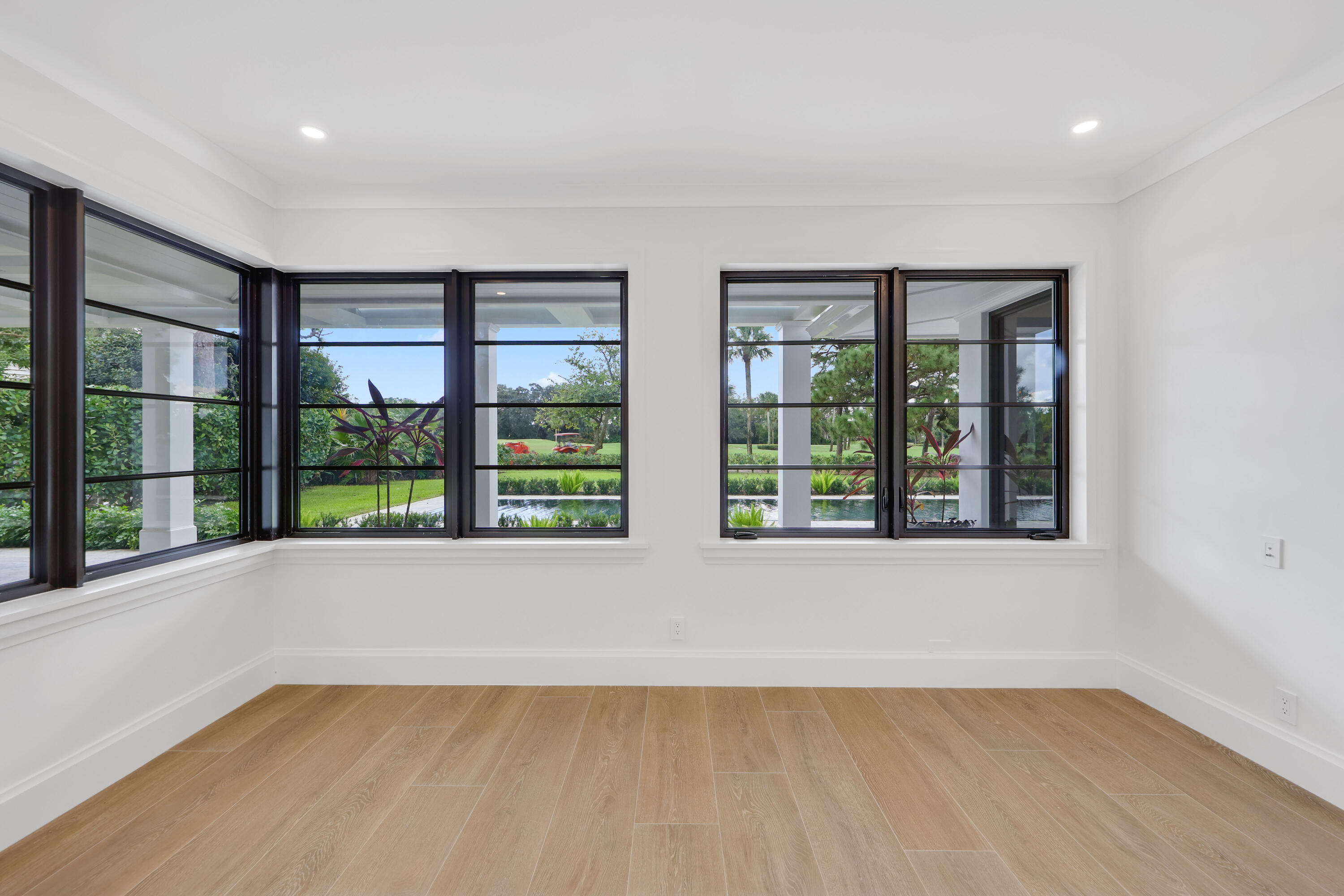 PAR CLUB CIRCLE UNIT 3 B VILLAGE OF GOLF ON AM-98 - Residential