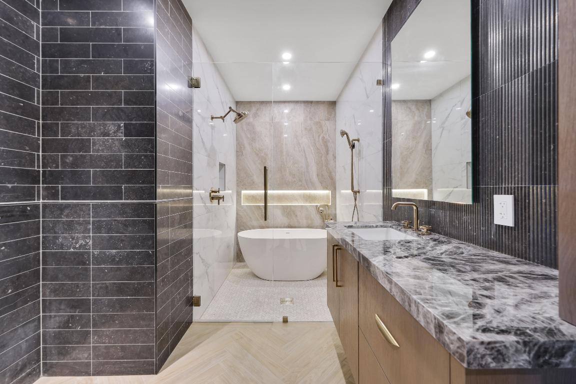 PAR CLUB CIRCLE UNIT 3 B VILLAGE OF GOLF ON AM-98 - Residential