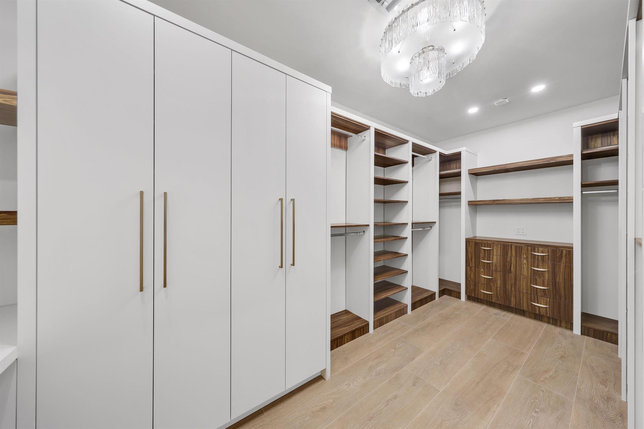 PAR CLUB CIRCLE UNIT 3 B - Residential