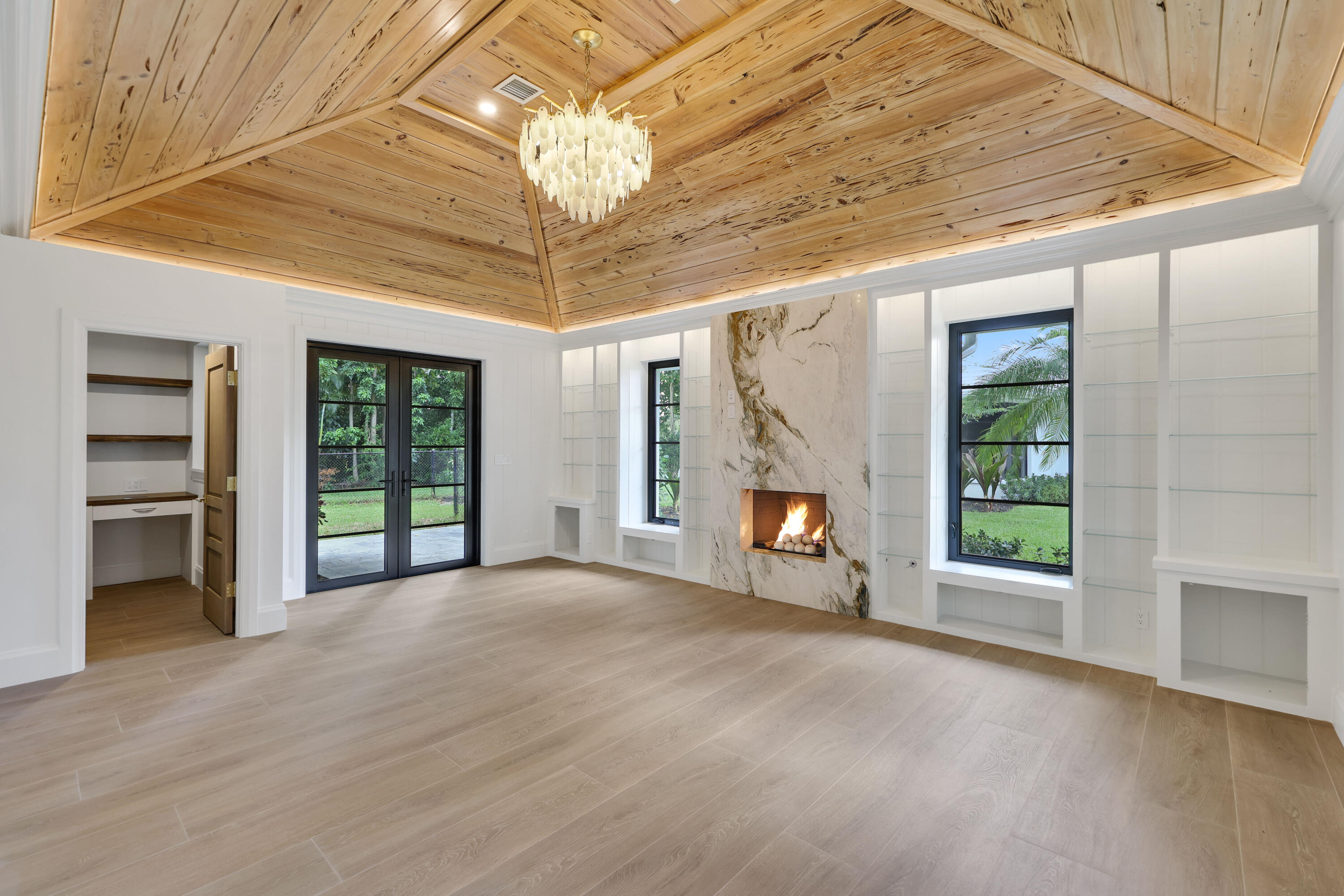 PAR CLUB CIRCLE UNIT 3 B VILLAGE OF GOLF ON AM-98 - Residential