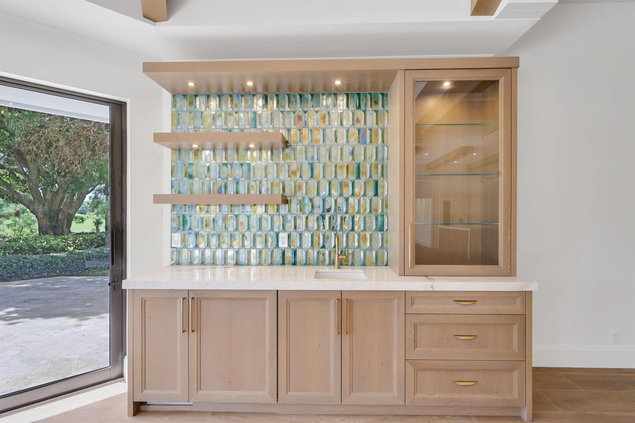 PAR CLUB CIRCLE UNIT 3 B - Residential