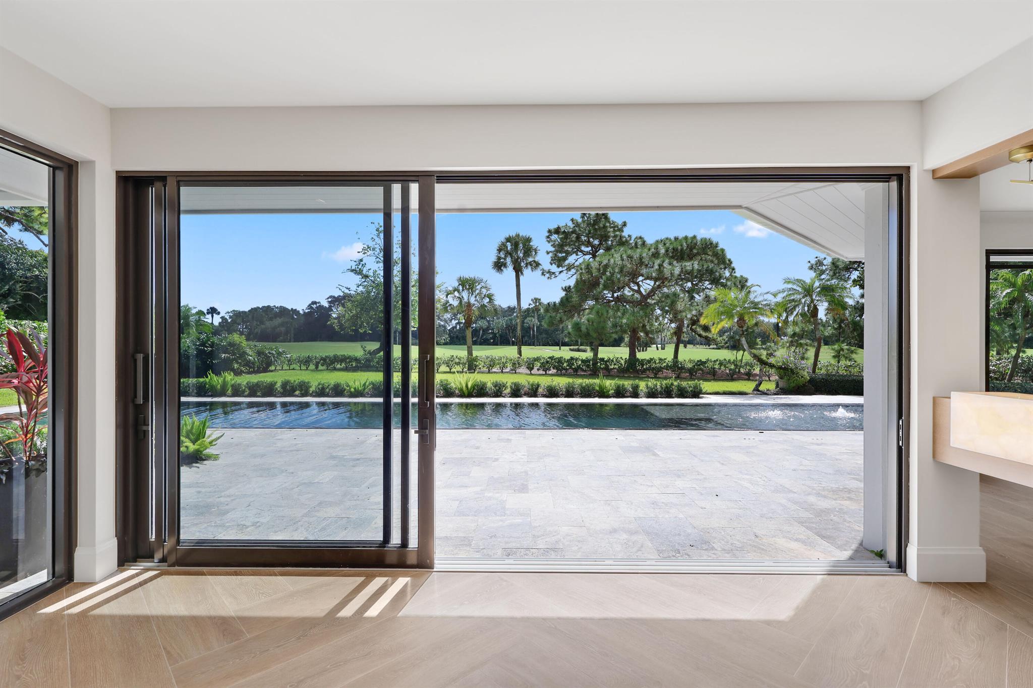 PAR CLUB CIRCLE UNIT 3 B - Residential